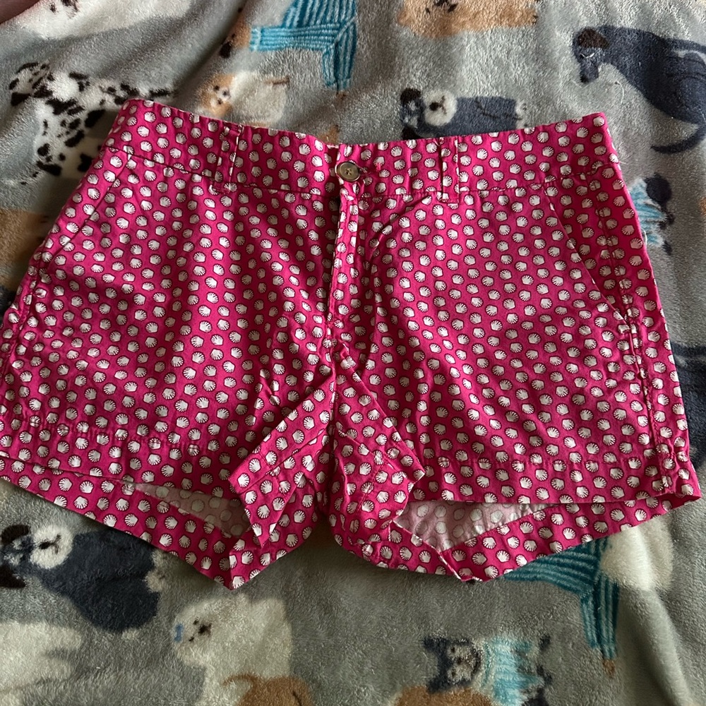 Women’s Old Navy low-waisted pink shell chino shorts size 4